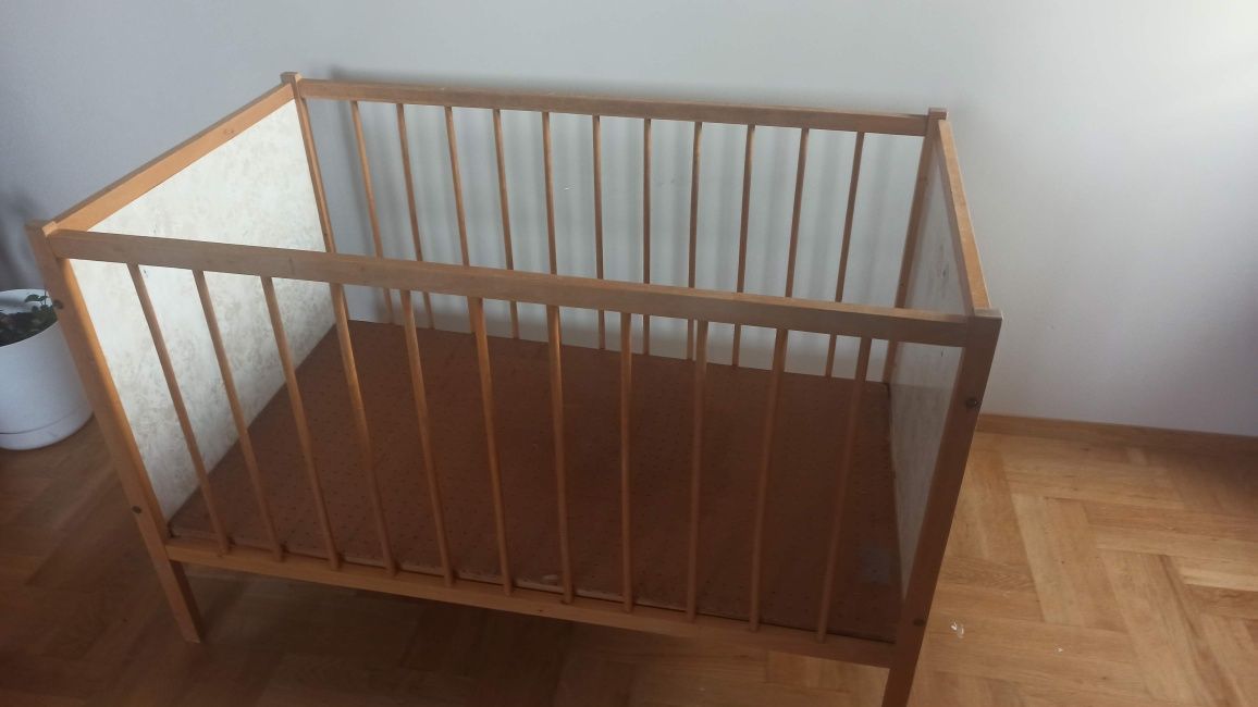 Łóżeczko drewniane solidne dla dzieci niemowląt