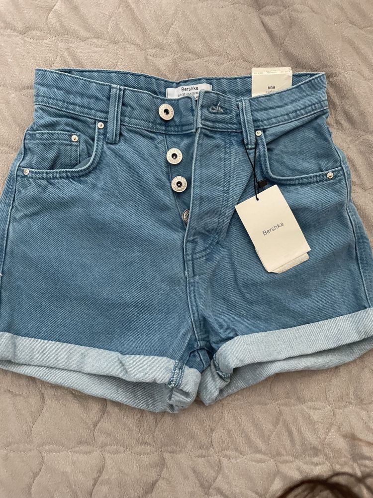 Джинсовые шорты Bershka с высокой талией