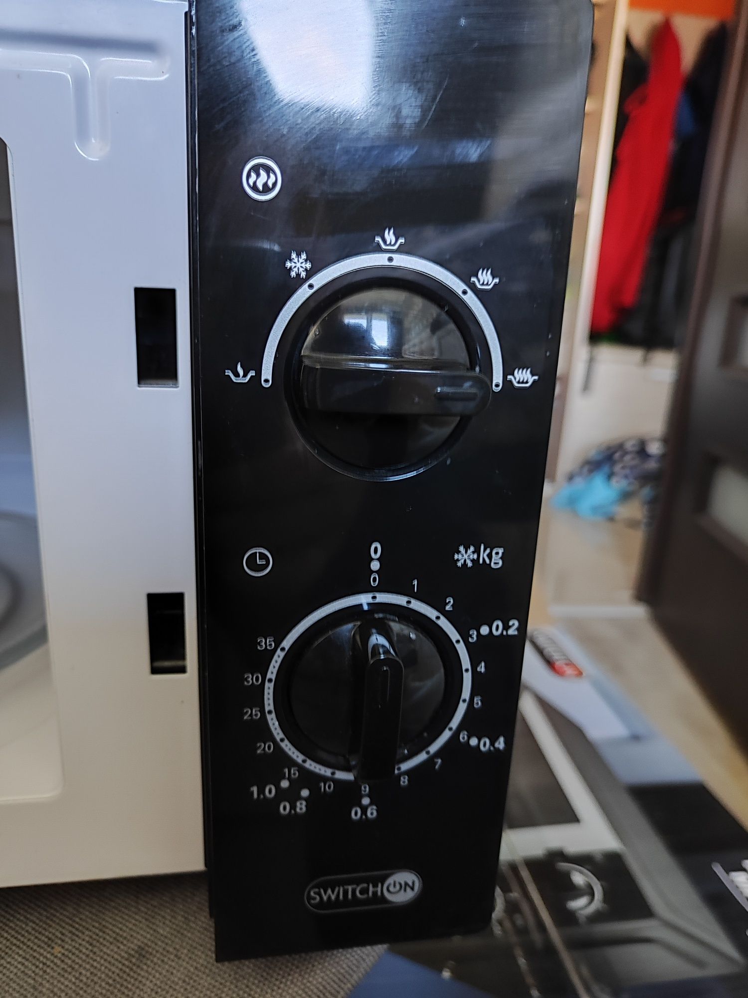 Mikrofala mikrofalówka switch on 700w