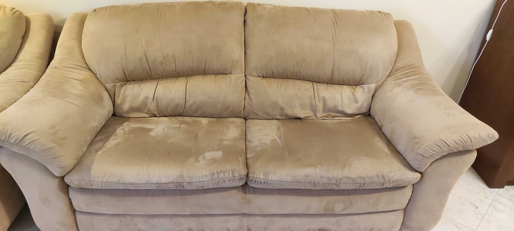 Conjunto de dois Sofás em bom estado