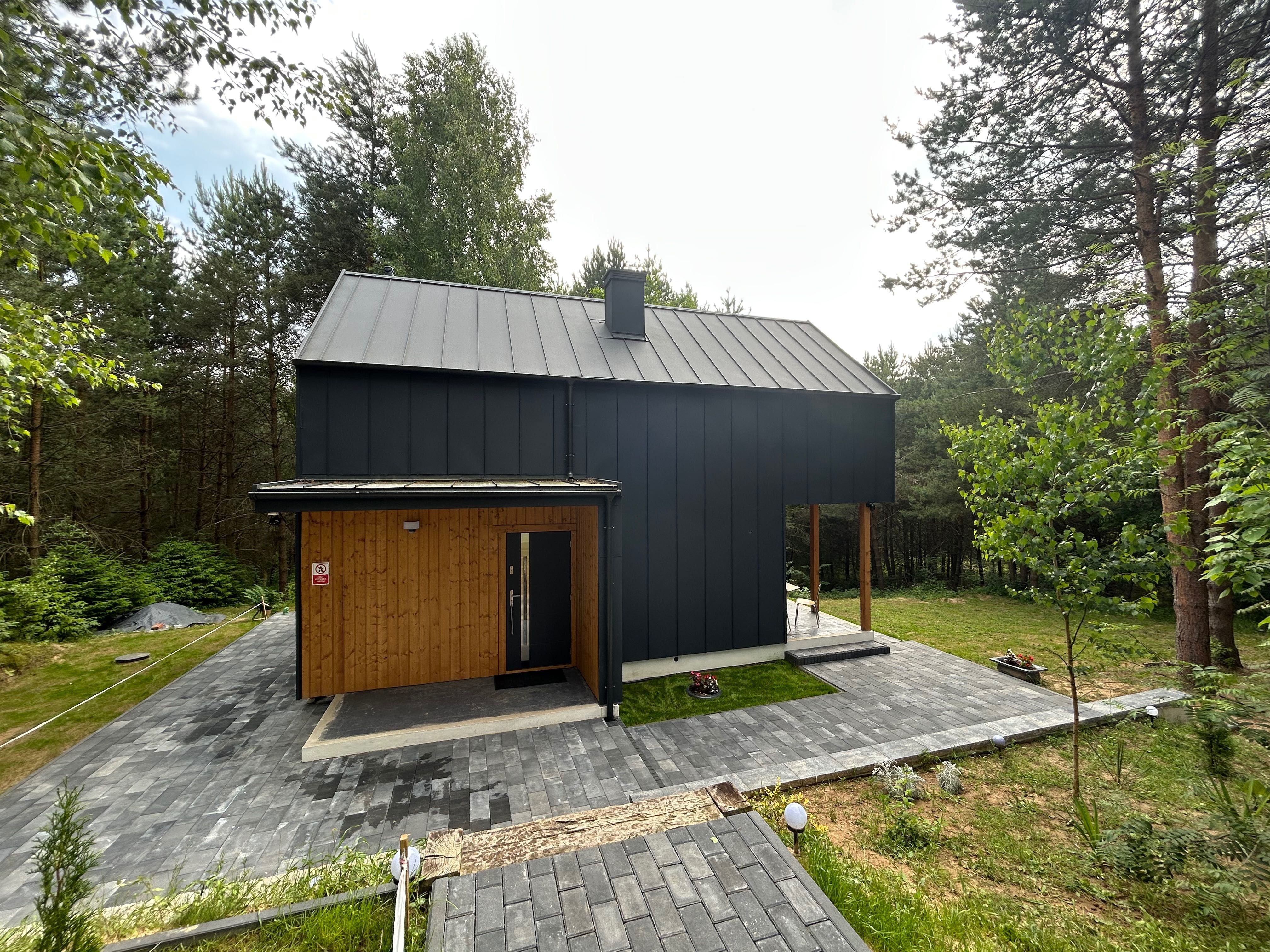 Nowy domek w prywatnym lesie nieopodal jeziora Warmia Mazury