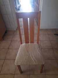 4 Krzesła wyścielane w bardzo dobrym stanie sprzedam