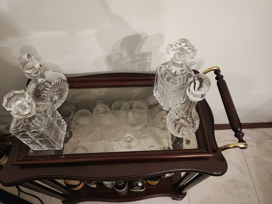 Carrinho de chá/bebidas (bebidas não incluídas)