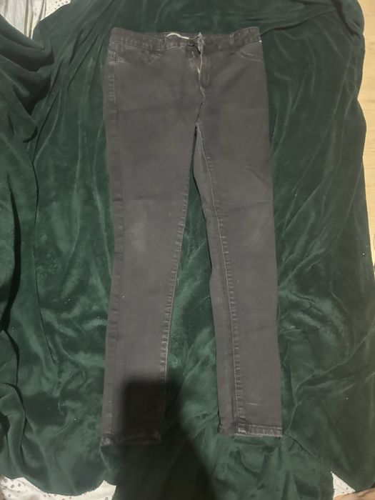 Calças a 10€ cada