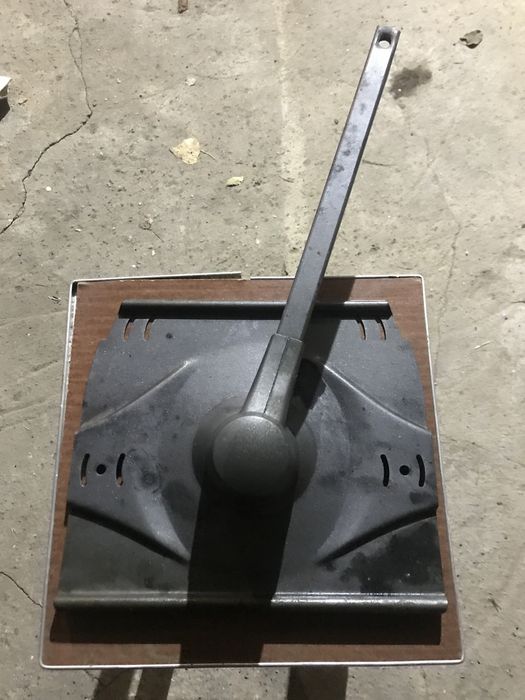 Кронштейн полка держатель для телевизора или микроволновки.