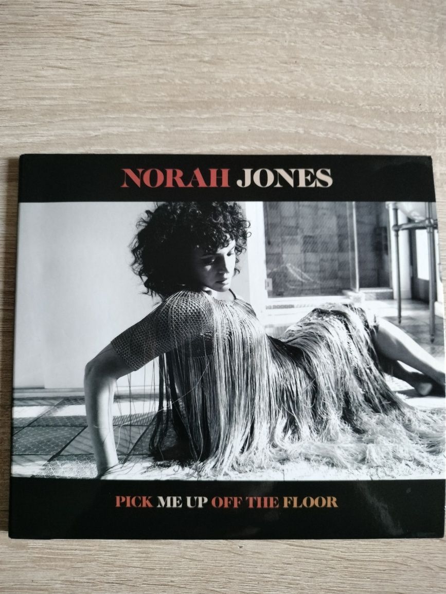 CD. Norah Jones "Pick Me Up off The Floor"
