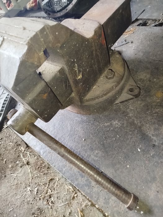 Советские поворотные тиски в отличном состоянии