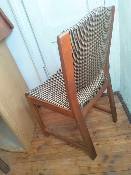 Стілець , крісло .