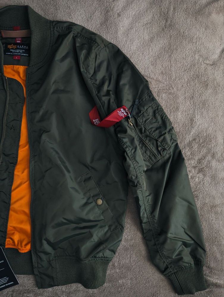 Куртка-бомбер Alpha Industries MA-1