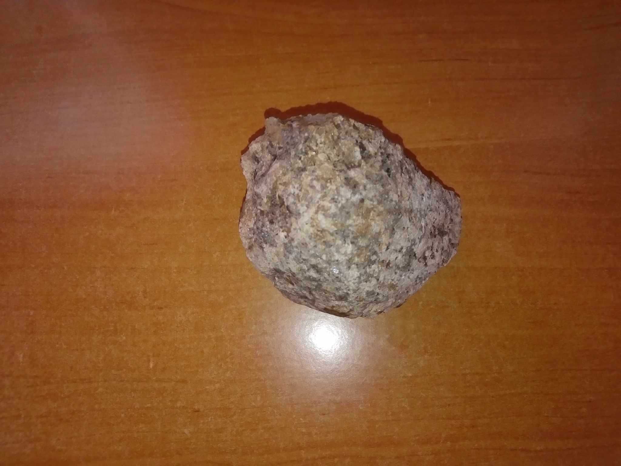 Kamień ozdobny krzemień minerał czert wiedźmi kamień wiedźmy talizman