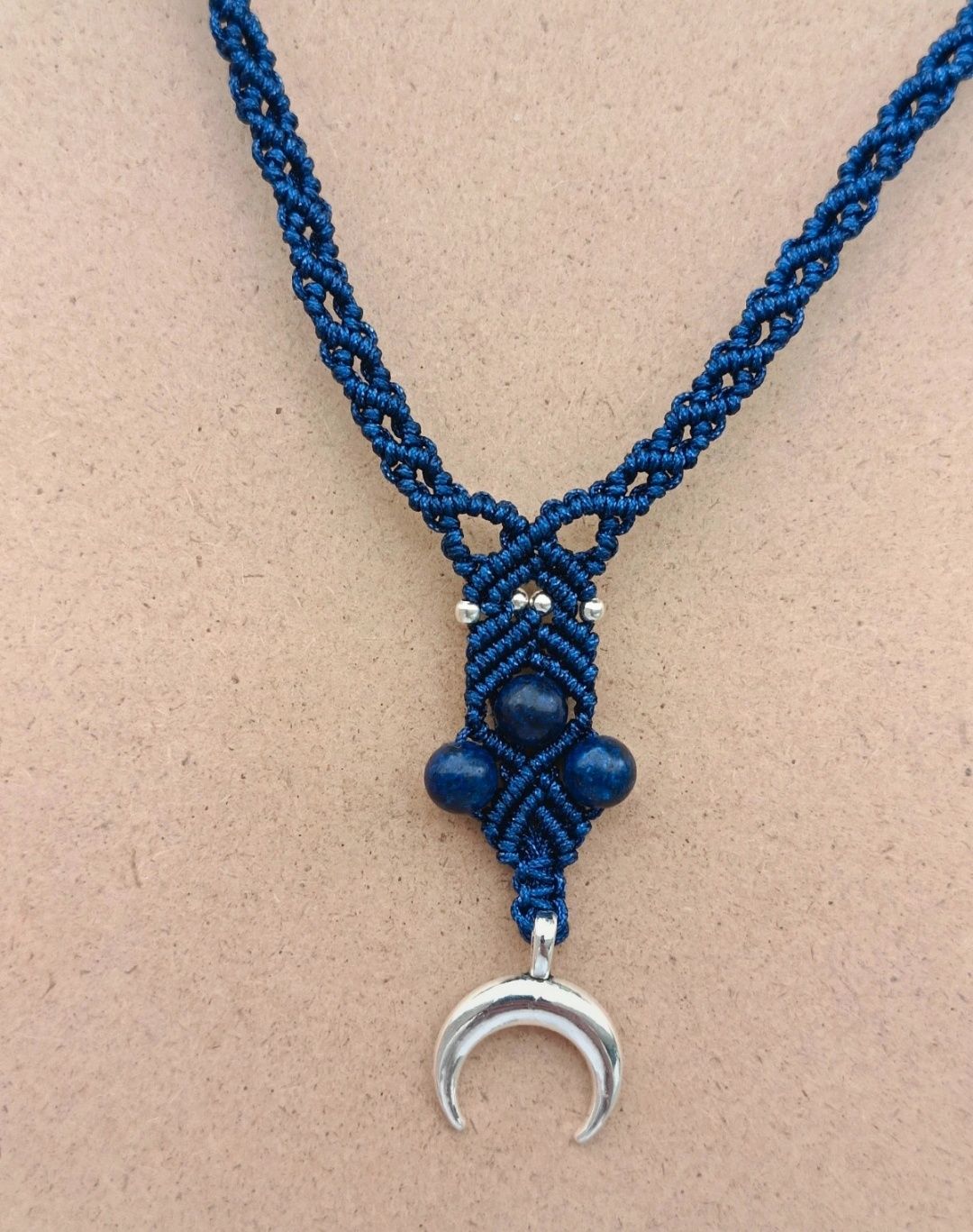 Naszyjnik księżycowy lapis lazuli