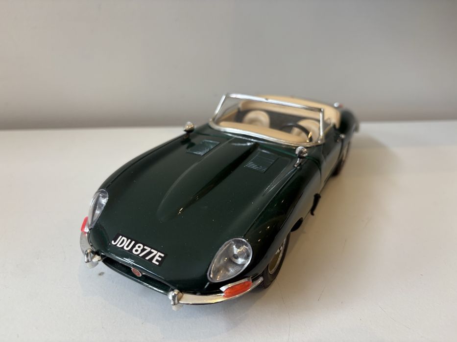 Model Jaguar E Type 1:18 BBurago Burago (maisto welly)