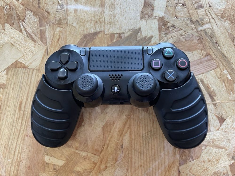 PS4 Slim com base de ventilação e carregamento