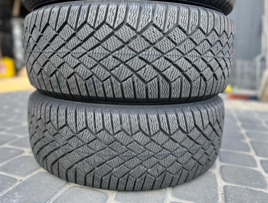 Шини зимові майже нові 205/55 R16 Continental VikingContact7 8+mm