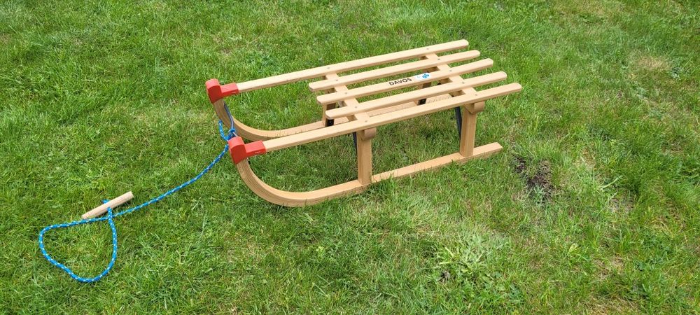 Sanki drewniane z oparciem