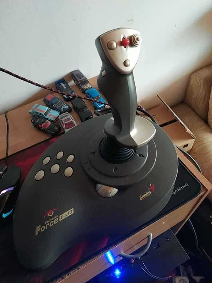 Joystick Genius com Force Feedback nunca usado