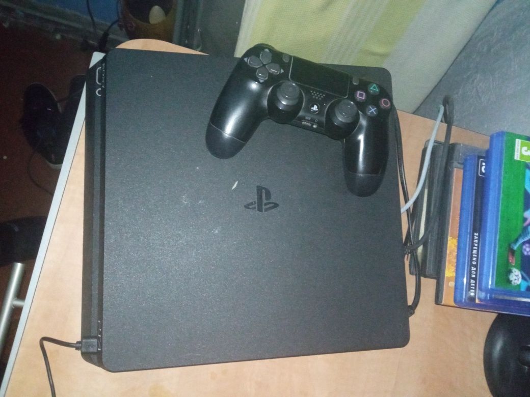 Sony playstation 4, 1tb, в комплекте 1 джойстик упаковка и все шнуры