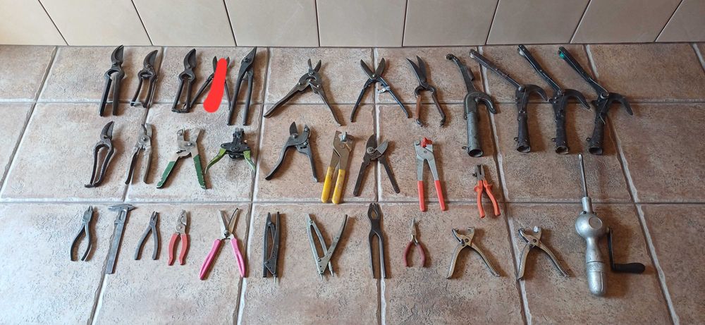 Podnośniki, siekiery ,młotki ,klucze cęgi,gwintownice,kleszcze,nożyce