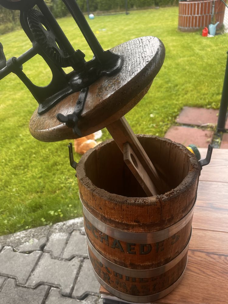 Zabytkowa masłownica