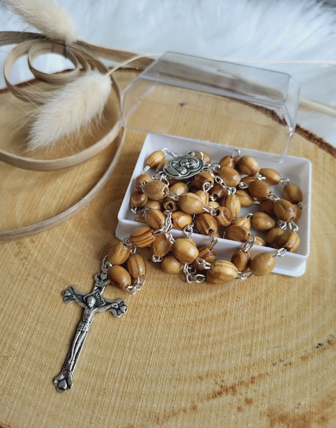 Różaniec z ziemią z Ziemi Świętej
Drewniany z drzewa oliwnego , owaln