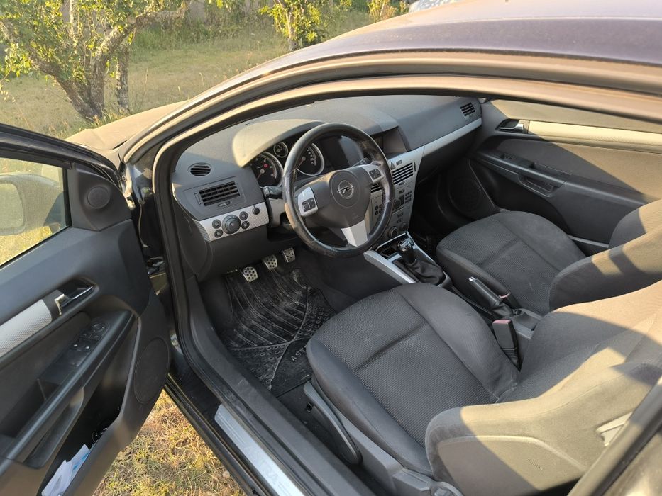 Opel Astra H GTC 1.9 5 lugares