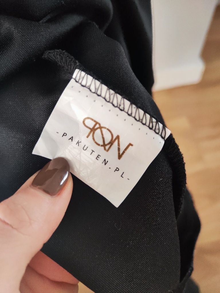 Elegancka czarna sukienka pakuten