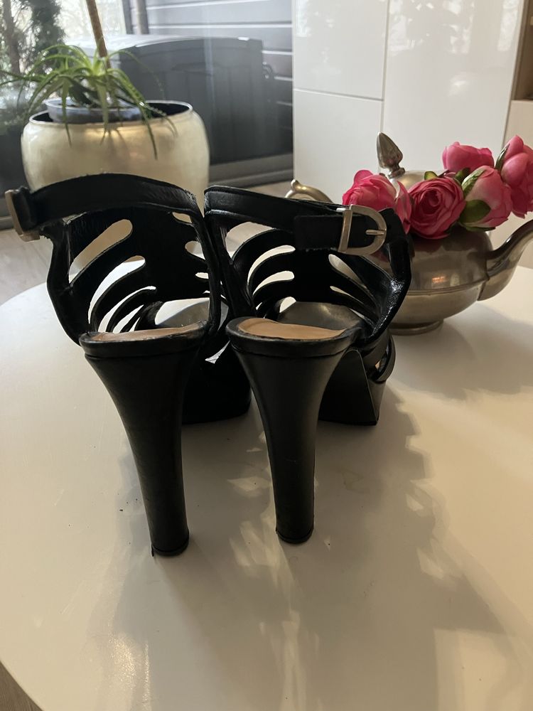 Buty firmy Simple