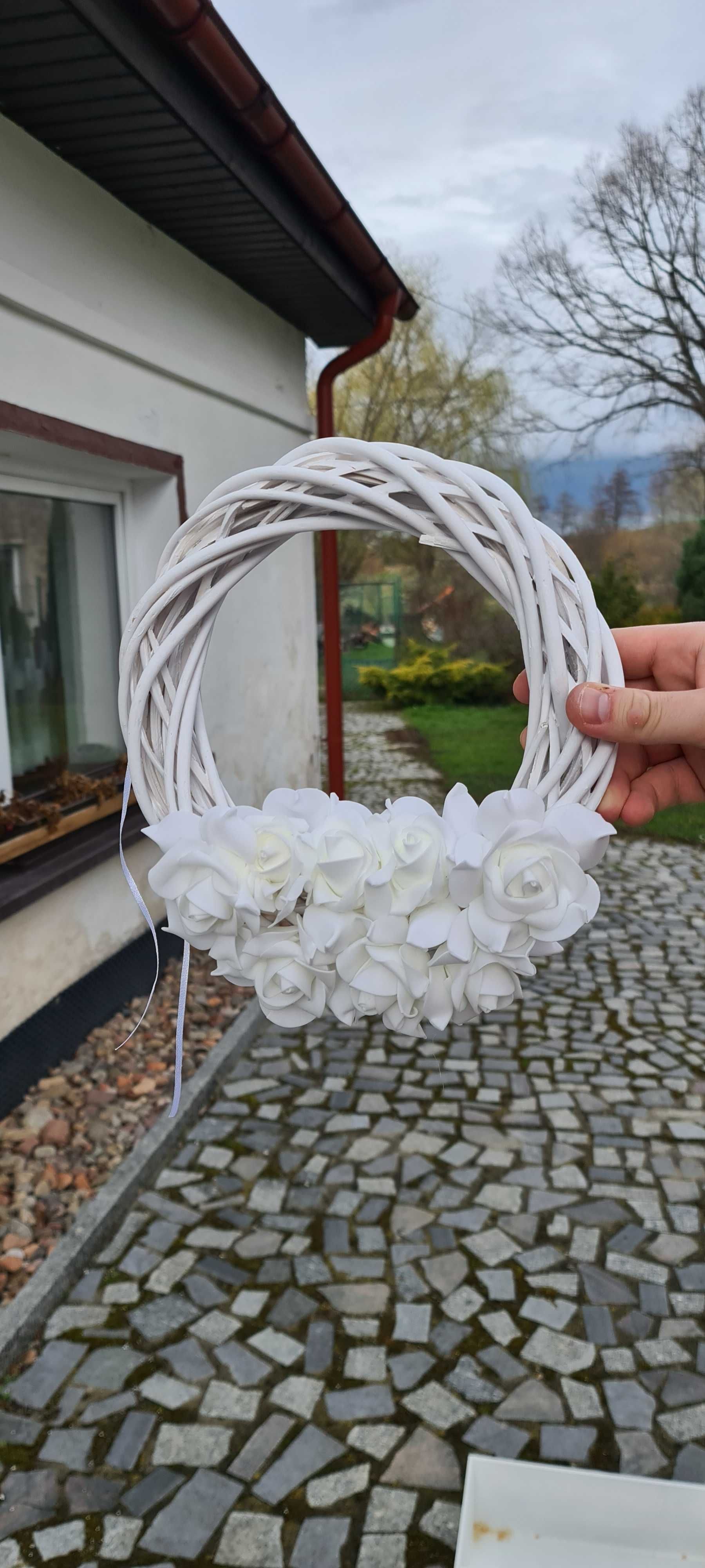 Wianuszek z piankowymi  różami, dekoracja weselna, wianek 25 cm