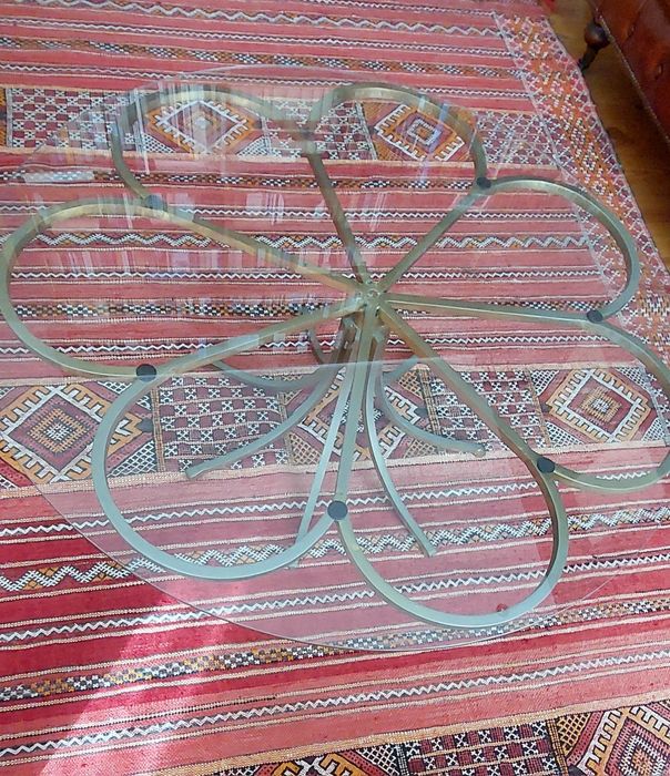 Mesa de vidro e ferro