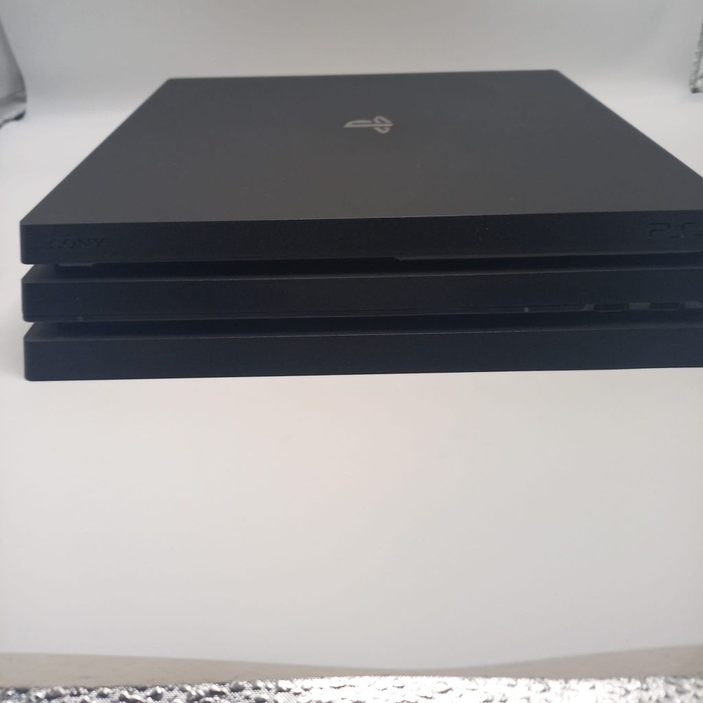 Ps4 com cinco comandos