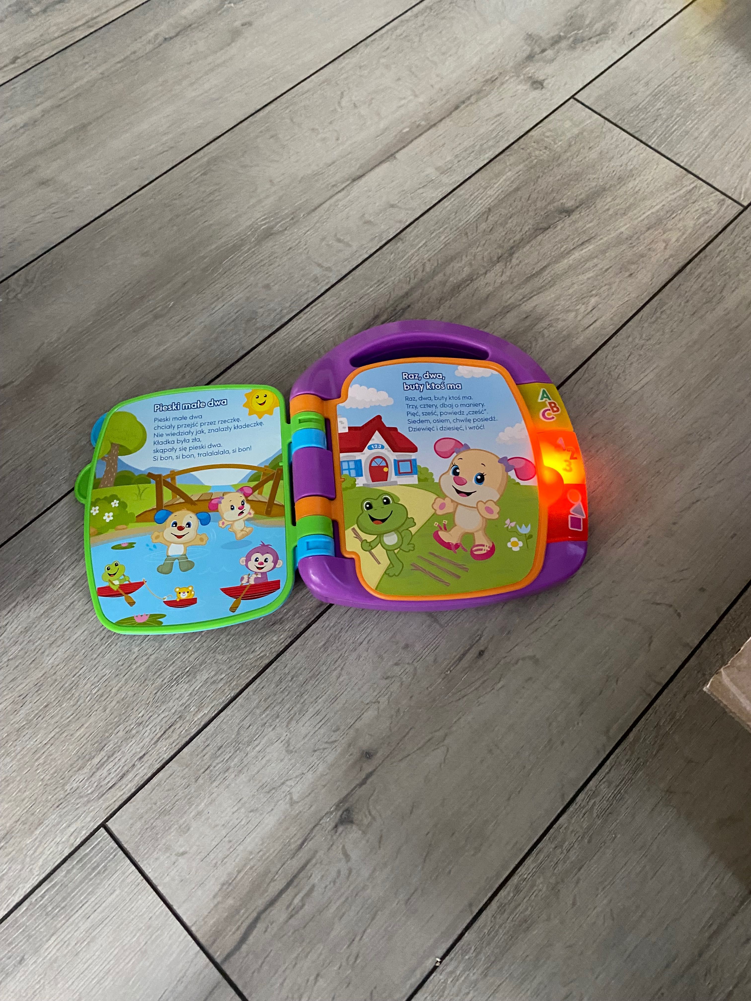 Książka z wierszykami Fisher-Price