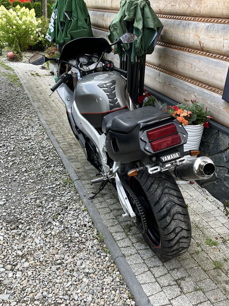 Yamaha YZF750 R