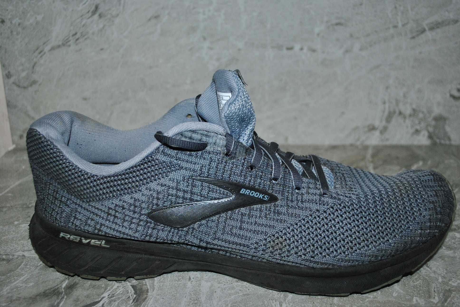 кроссовки brooks 47 р серые