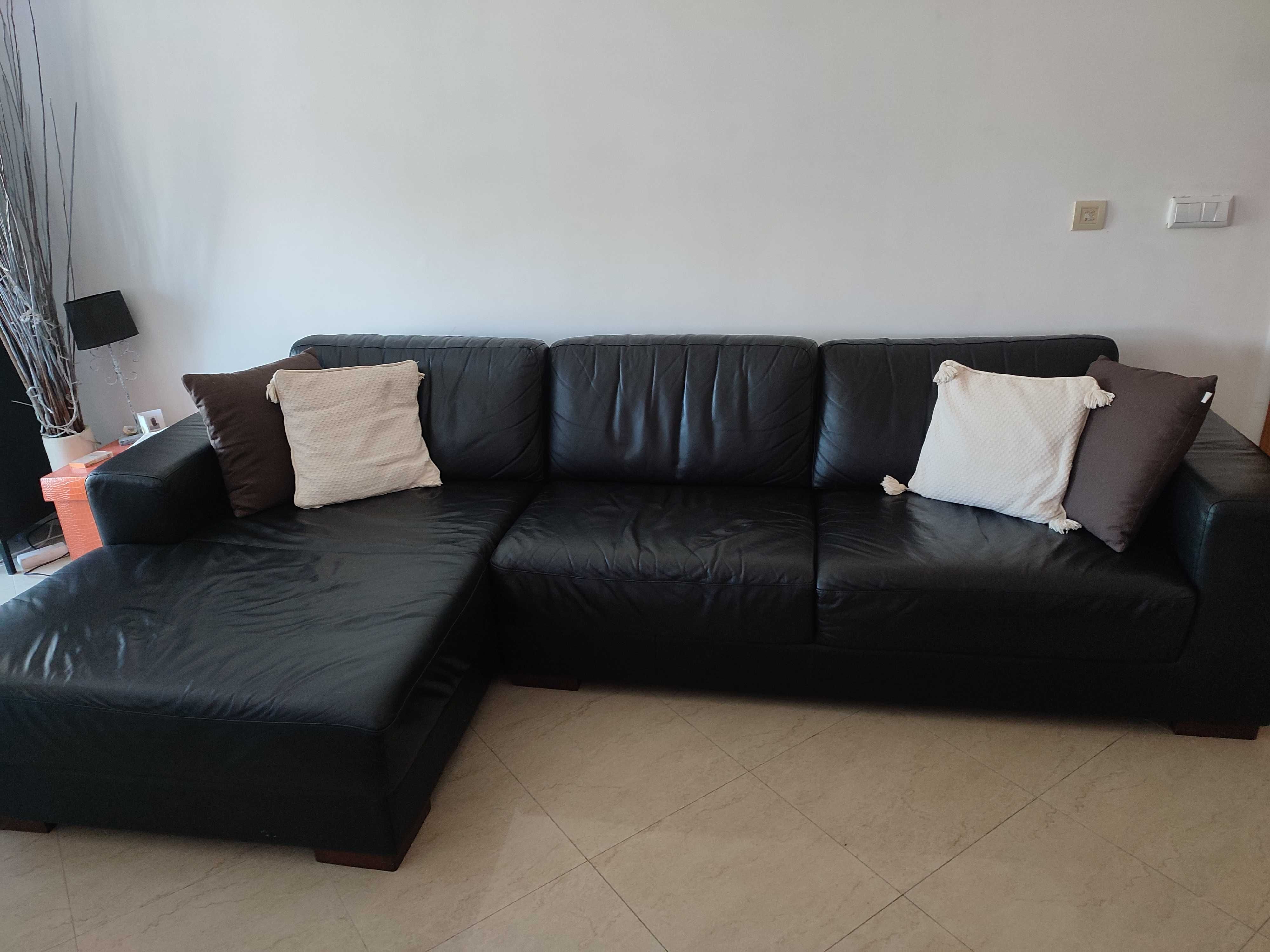 Sofá de pele com chaise longue