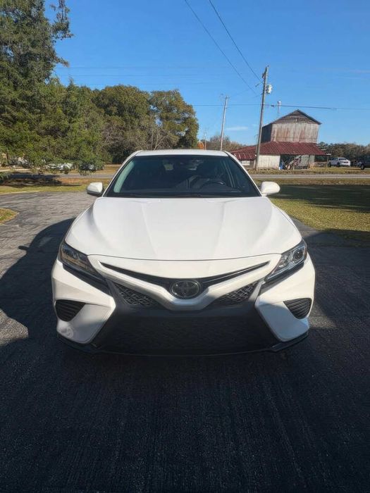 Toyota Camry SE      2018