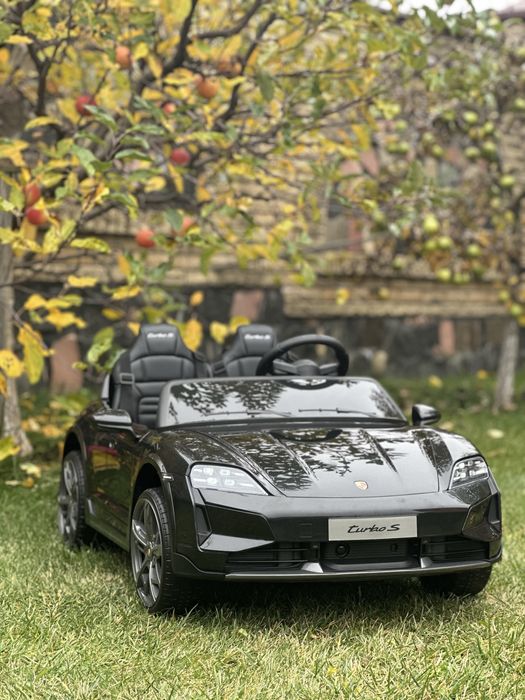 Електромобіль для дітей Porsche Taycan Turbo S Авто на акумуляторі