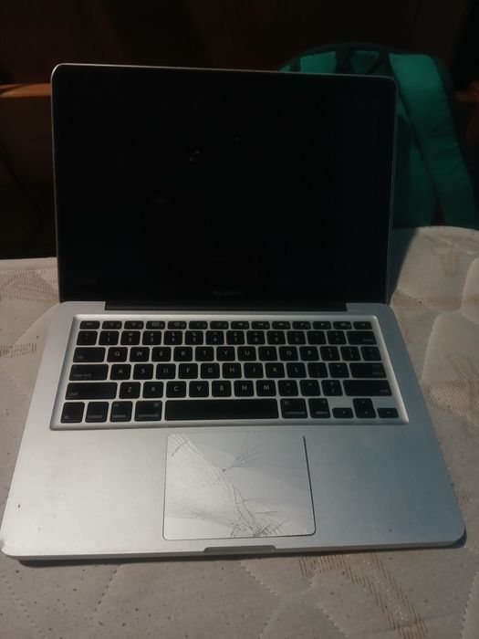 Tenho esse mac da Apple ( para peças) s/ carregador