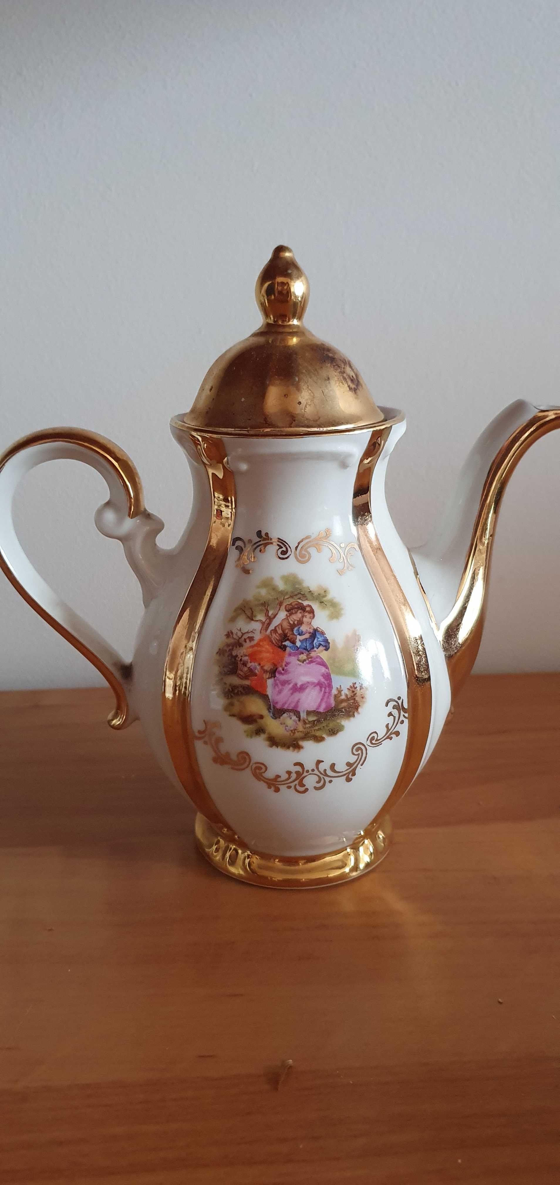 Porcelana z Bavari, dzbanek i cukiernica. Lata 1904 - 1955