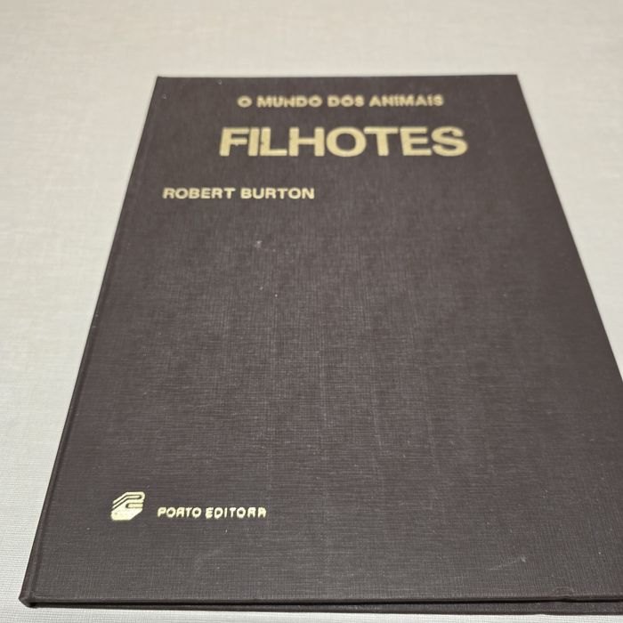 Livro O Mundo Dos  Animais FILHOTES