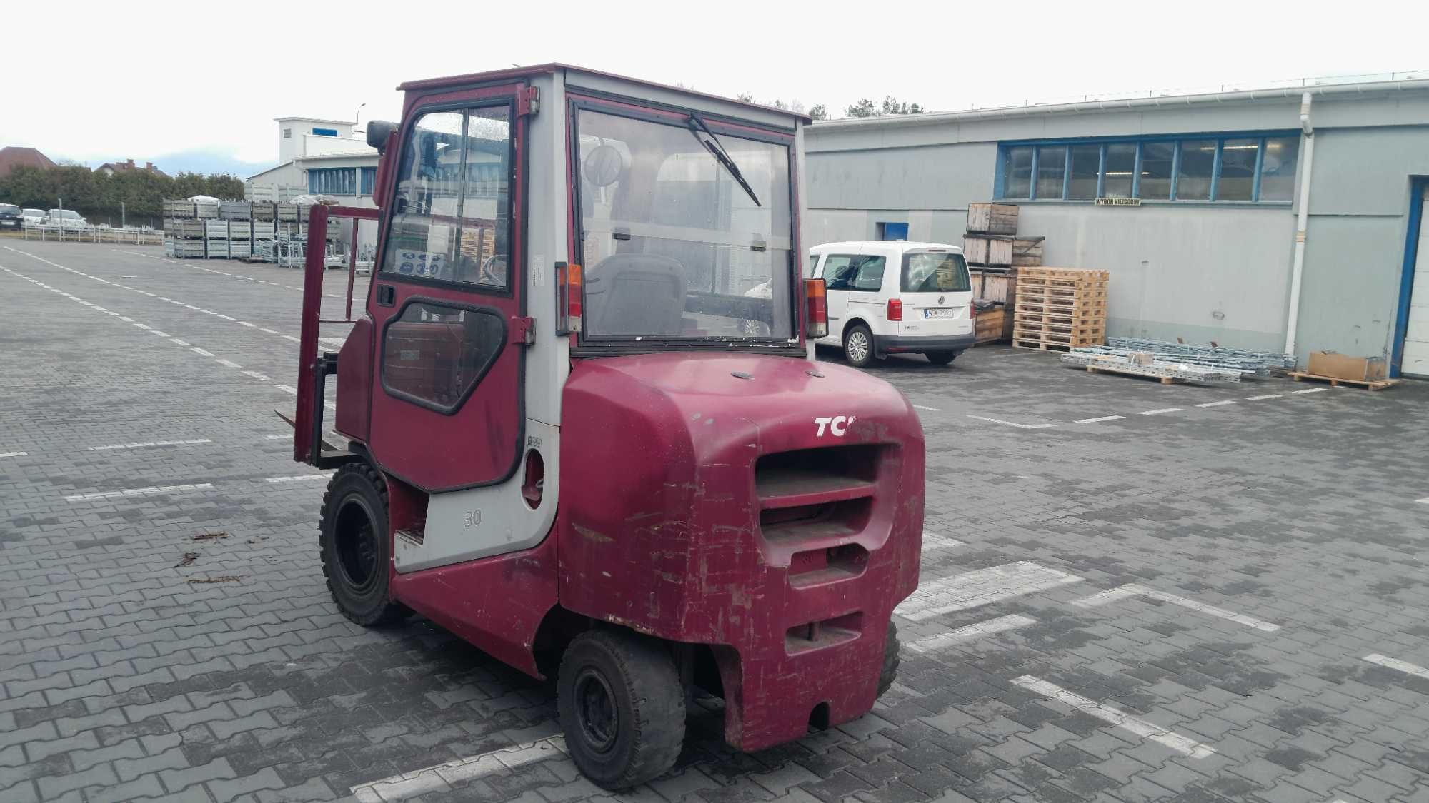 Sprzedam wózek widłowy TCM FA30D