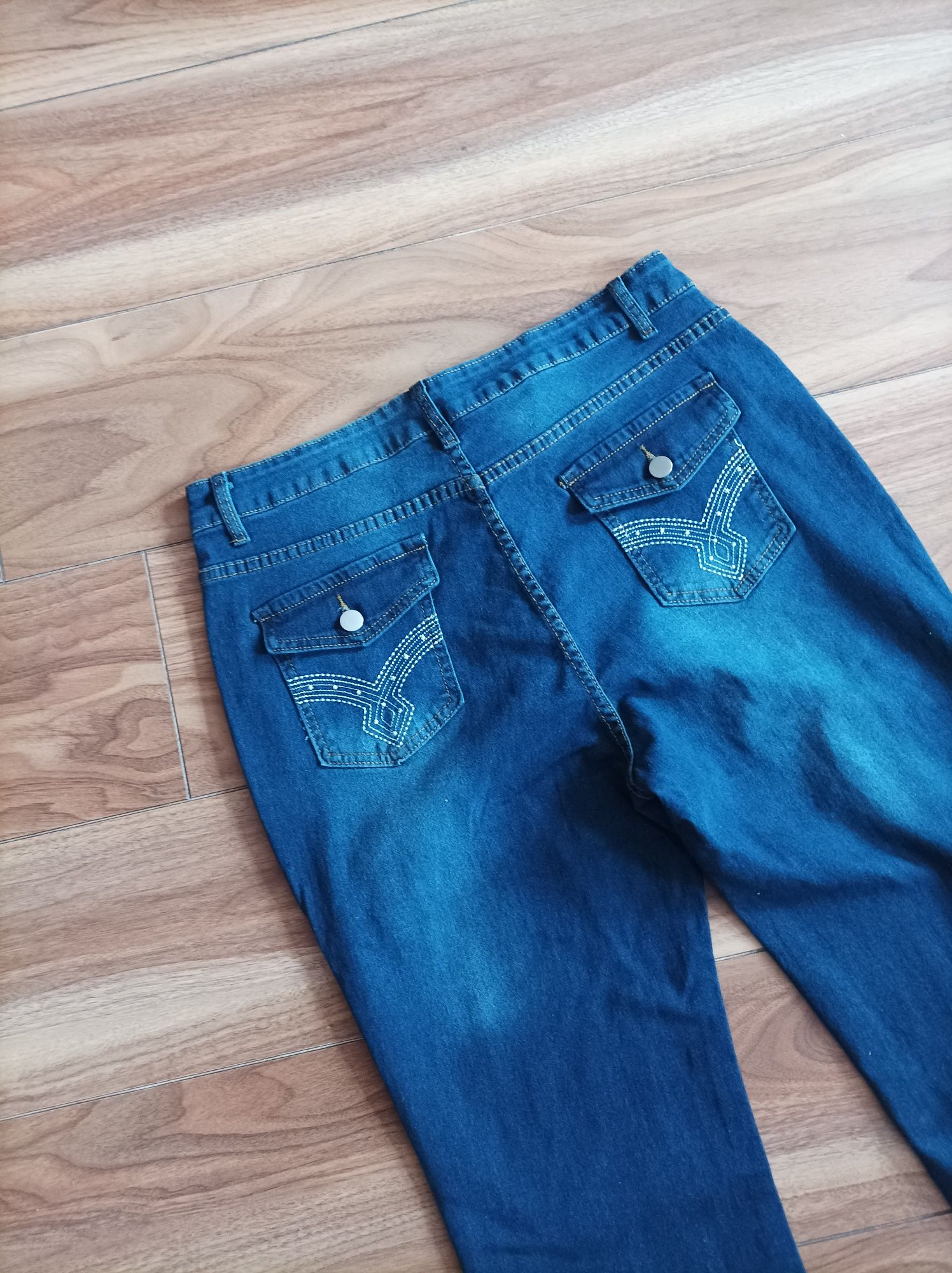 Spodnie jeansowe  damskie Nowe XXL z lajkrom