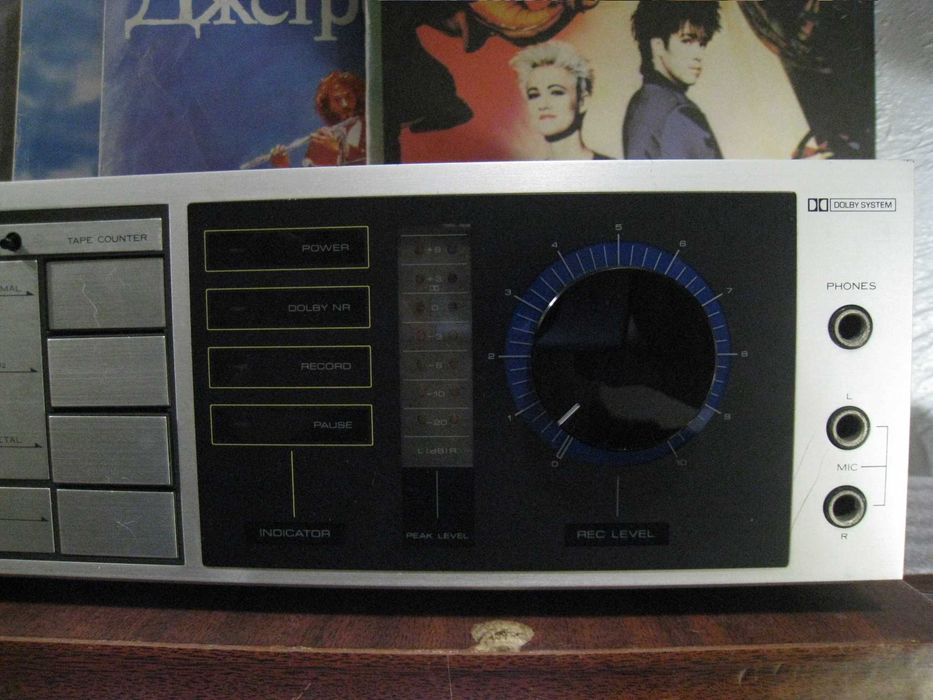 продам кассетную деку Kenwood .