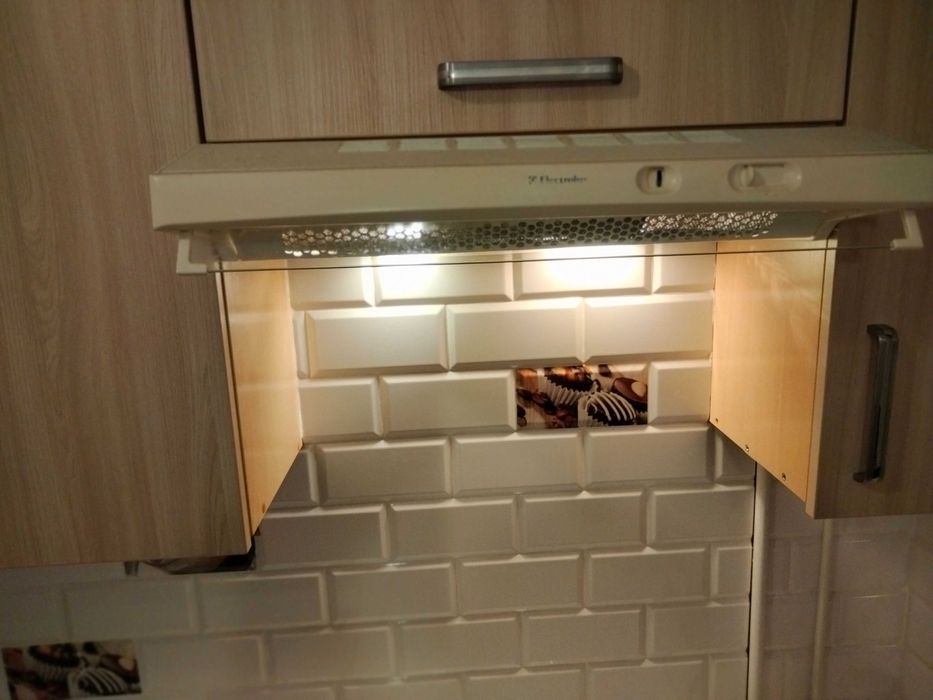Продам витяжку Electrolux в робочому стані, ширина 60 см, 1500 грн