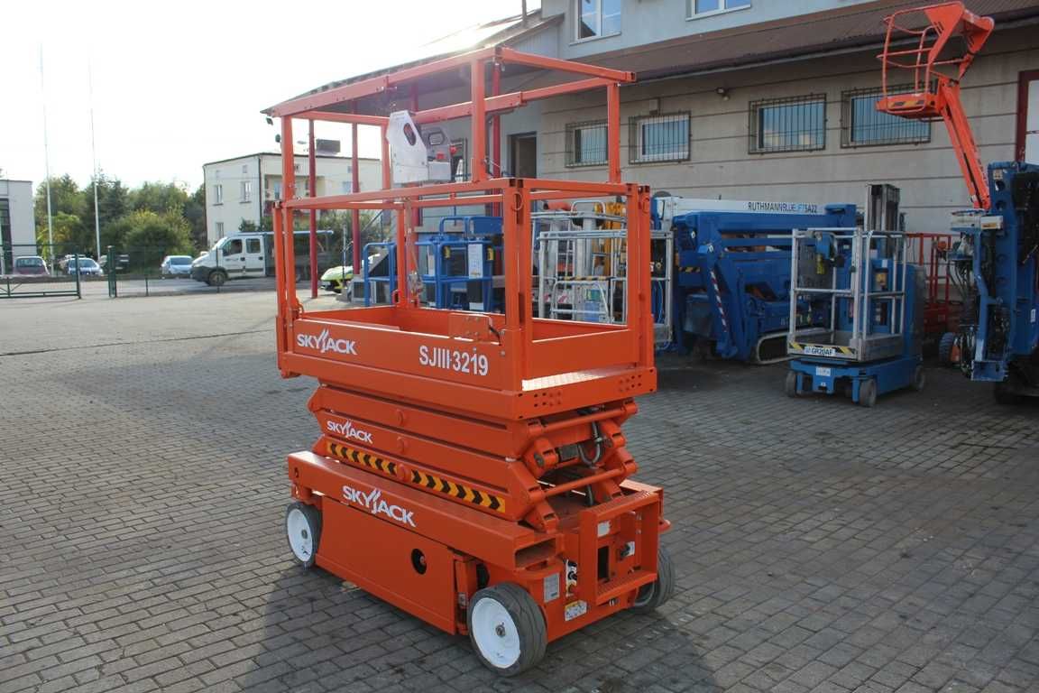 Skyjack SJIII 3219 - 2018r nożycowy zwyżka 8 m mini 1312 kg genie jlg