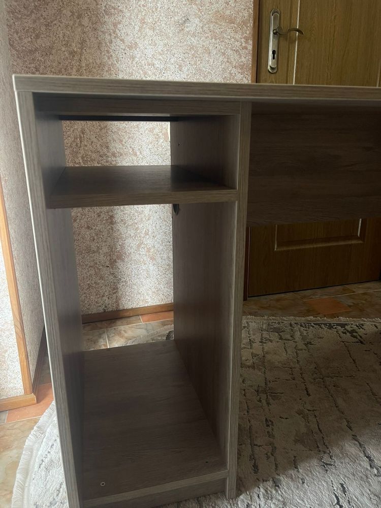 Продаю комп’ютерний стіл 120×60.
