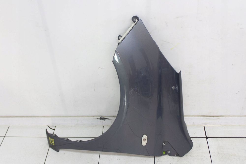 NISSAN NOTE E11 06R- BŁOTNIK LEWY PRZÓD PRZEDNI B52