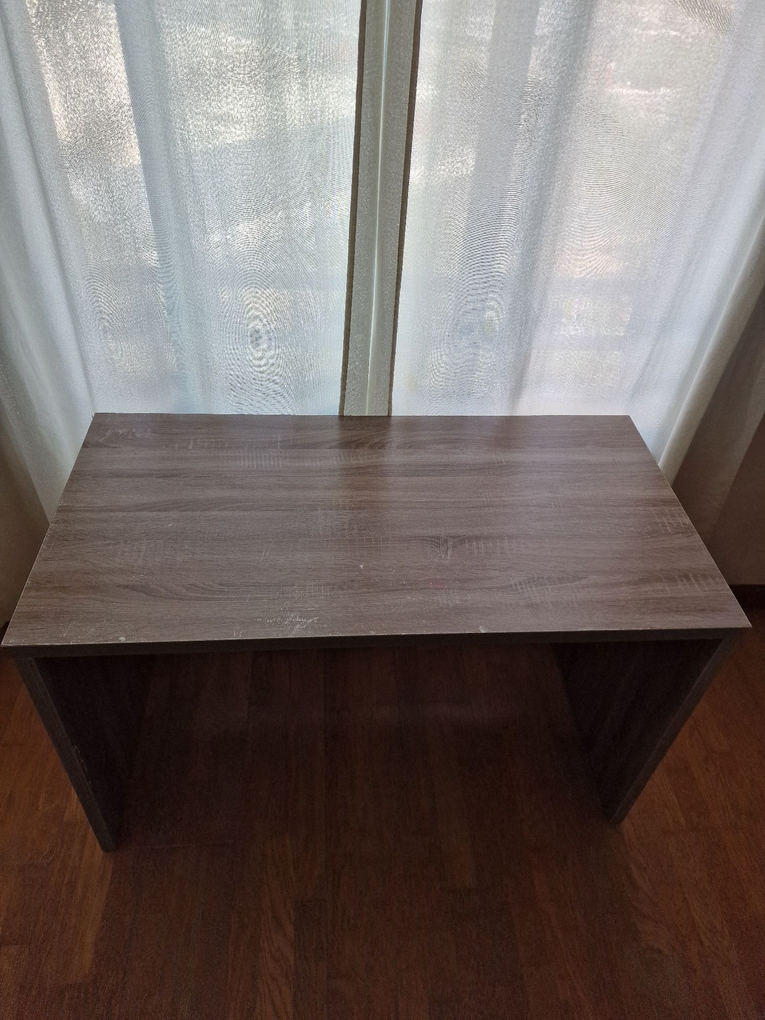 Mesa de escritório em madeira compensada, branca/cinzenta