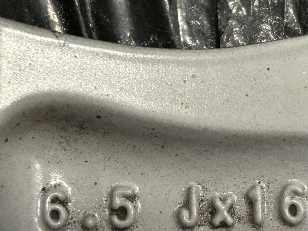 212 Felgi Aluminiowe VW volkswagen R 16 5x112 otwór 57,1 Bardzo Ładne