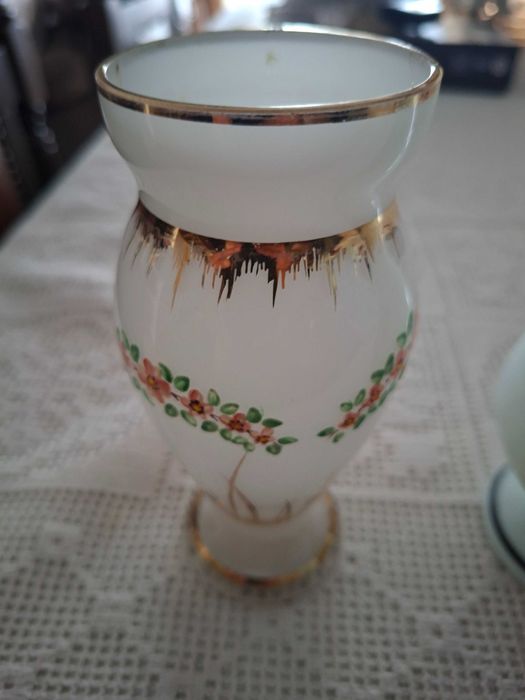 várias peças em vidro coalhado