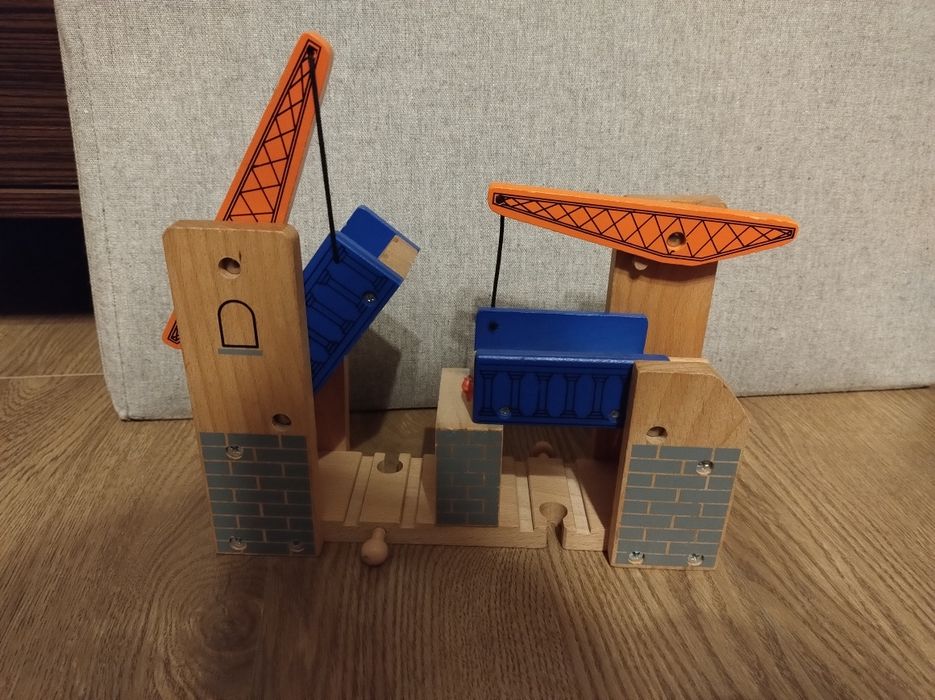 Drewniany most zwodzony